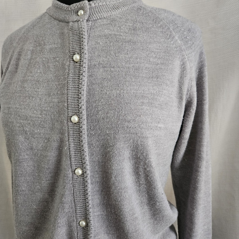 Womens‎ Grey Faux Pearl Button Crewneck Cardigan Sweater Size S Preppy Office - Picture 3 of 9